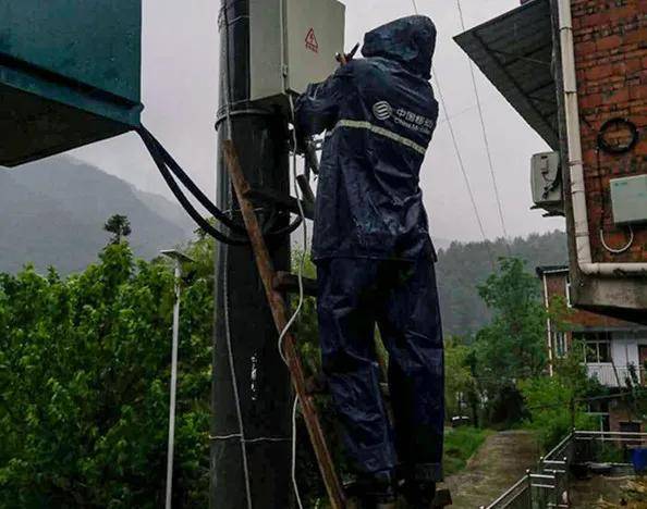 華山北峰基站停電，移動華陰維護班緊急發電保障通信